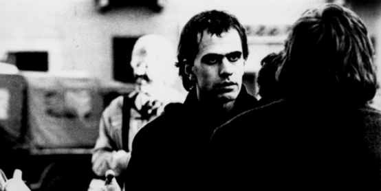 Torino, Gennaio 1985 – Inizio del corteo studentesco antinucleare. Di spalle… Gianni Vernetti (divenuto poi capo gabinetto del governo Prodi…) chiede a Prometheo Ownerless (oggi “No Nukes” su FB, autore di questa nota) di rimuovere lo striscione dell’ARPIA dalla testa del corteo